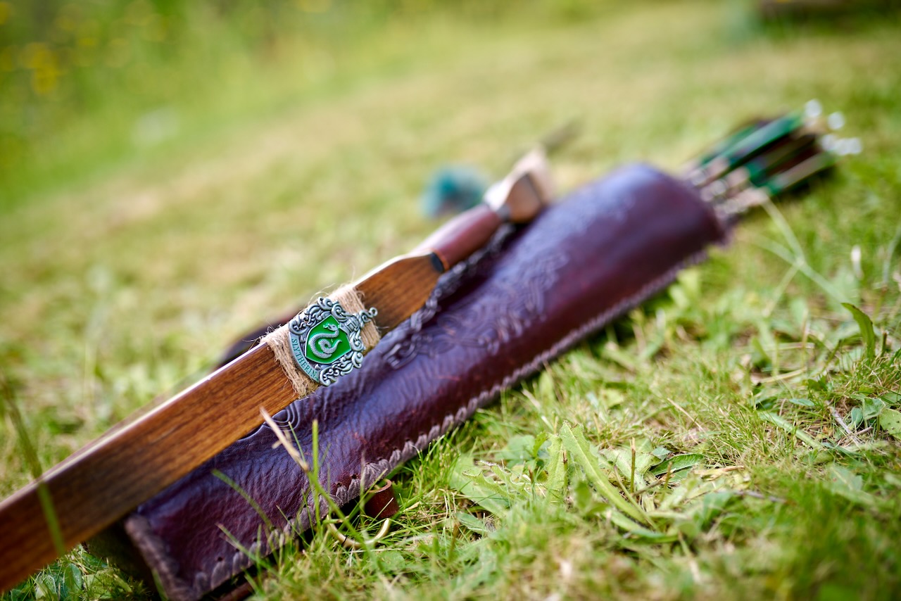 A Végh Buryat bow decorated with a Harry Potter Slytherin badge